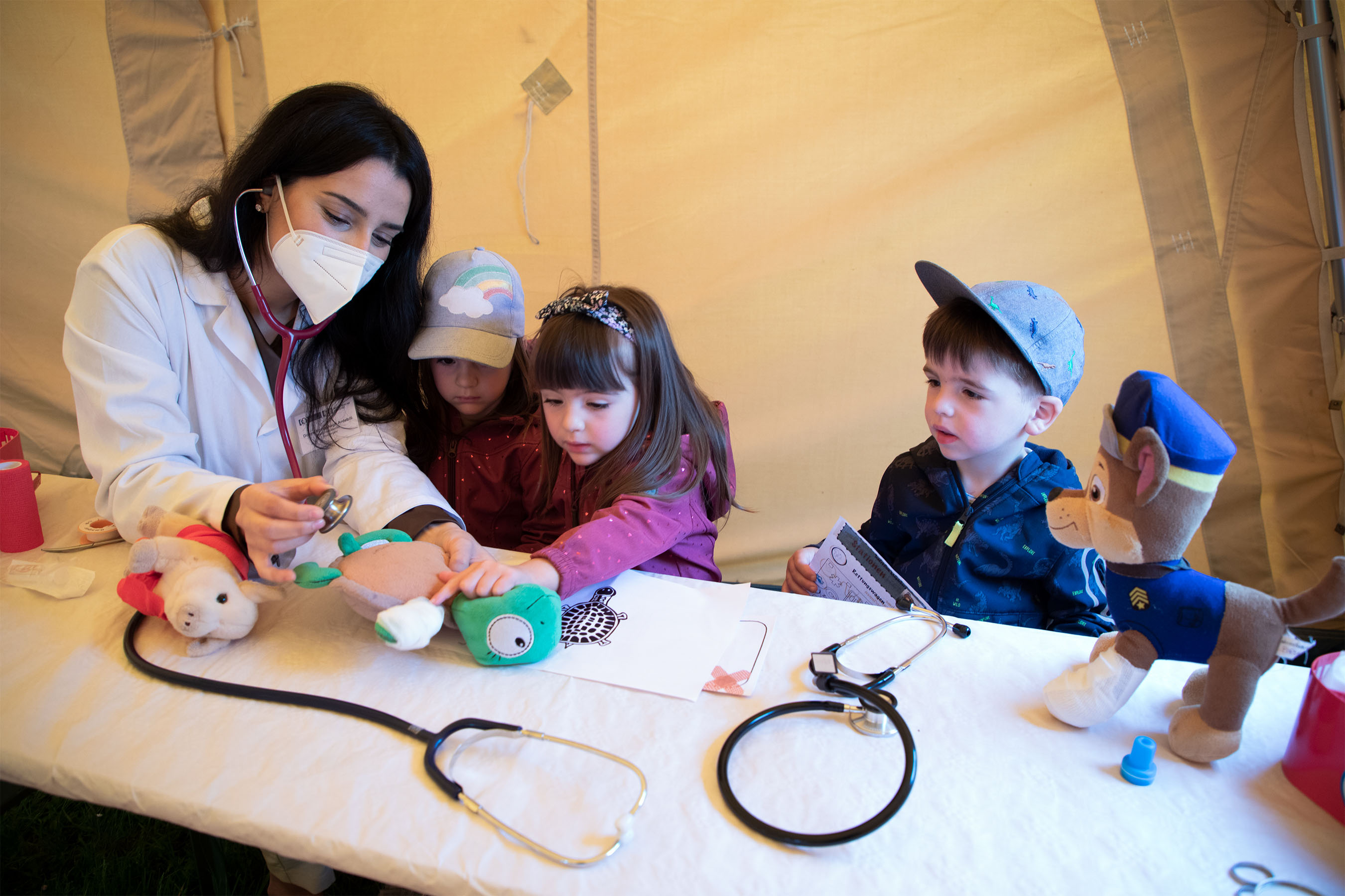 Archivbild 13. Große Teddyklinik_Melitta Schubert_UMMD